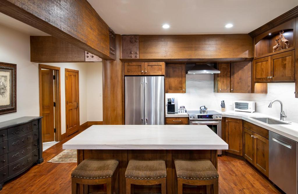 Stein Eriksen Lodge Deer Valley - Luxury Three Bedroom Suite With Two Hot Tubs