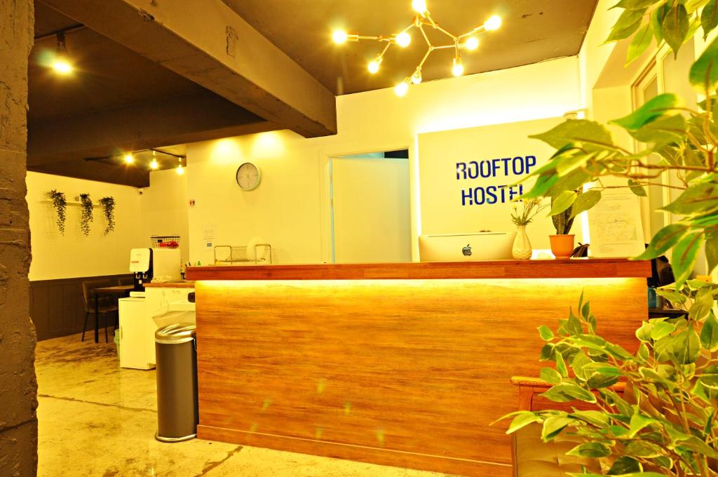 Foto da galeria de OYO Rooftop Hostel em Seul