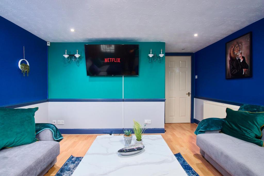 a living room with blue walls and a couch at Perfect Place To Stay Fast Free WiFi in Edinburgh