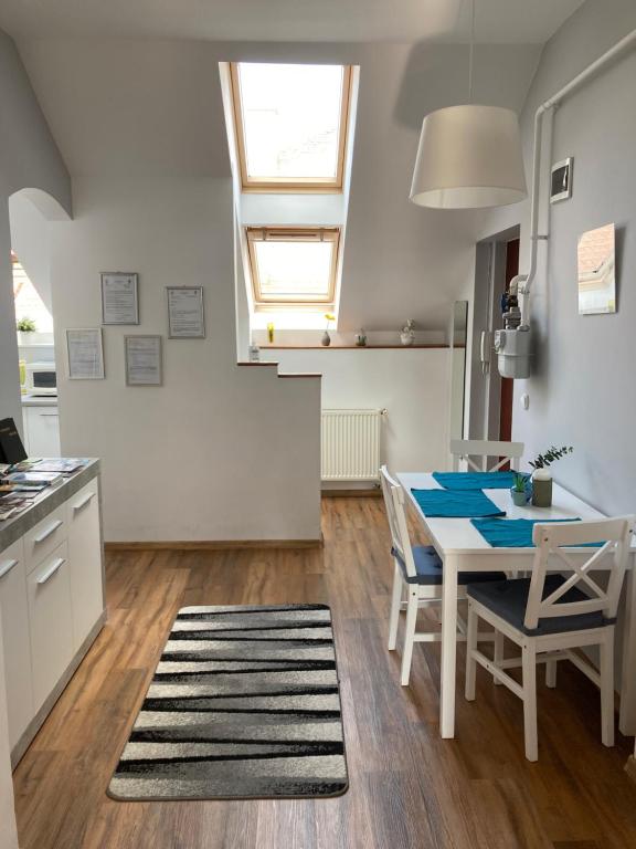 Kuchyň nebo kuchyňský kout v ubytování Esztergom apartman