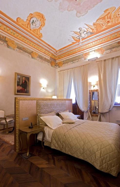 Postel nebo postele na pokoji v ubytování Palazzo Carletti