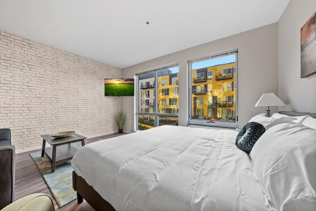 InstaWorthy Oasis steps from Nightlife with Beautiful Rooftop 342