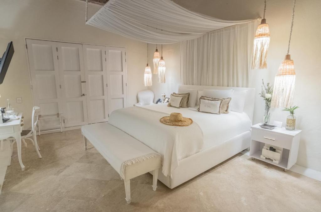 Postel nebo postele na pokoji v ubytování Casa Diluca Cartagena Hotel Boutique