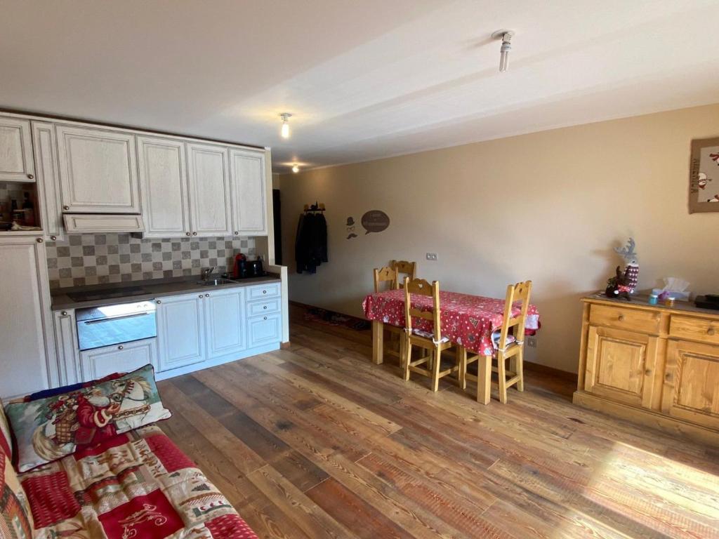 Fotografia z galérie ubytovania Appartement 6 pers - Terrasse - Parking - Animaux acceptés - FR-1-445-184 v destinácii Montgenèvre