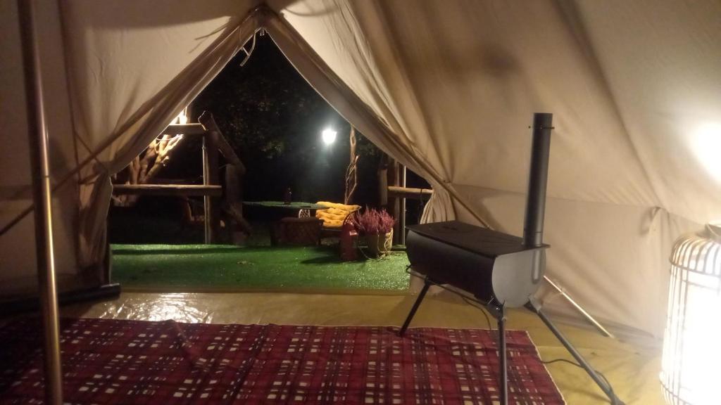 Foto sihtkohas Dicomano asuva majutusasutuse Yurta con uso piscina e vista meravigliosa galeriist