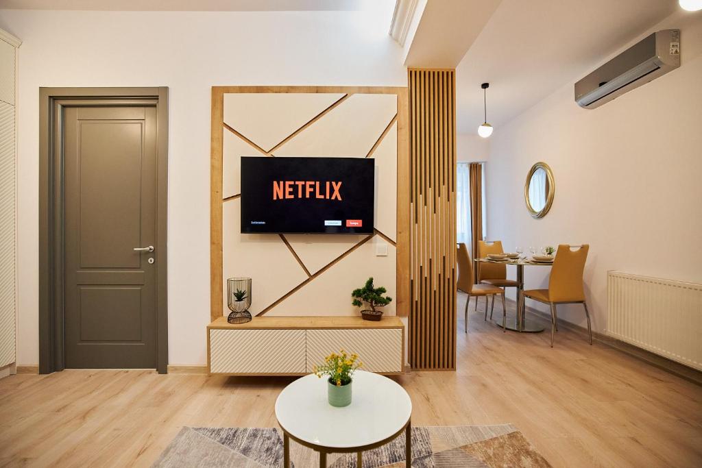 UpTown Apartments - Квартира с одной спальней