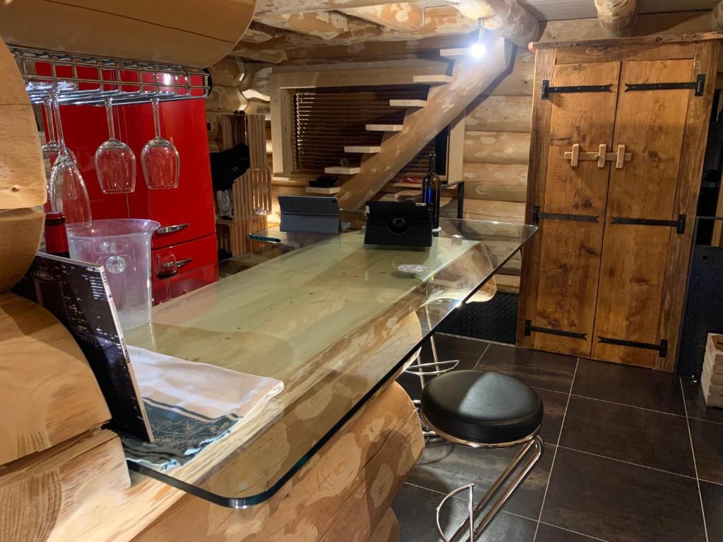 Kuhinja ili &#x10D;ajna kuhinja u objektu Chalet Anzac Chalet 5 Etoiles en Rondins Tout Neuf Unique dans les Aravis