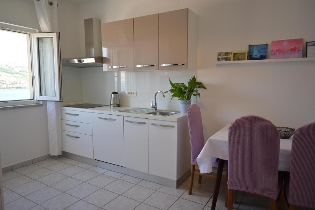 Kuchyň nebo kuchyňský kout v ubytování Apartments Pavicic Marija