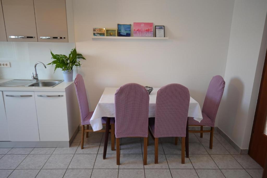 Kuchyň nebo kuchyňský kout v ubytování Apartments Pavicic Marija