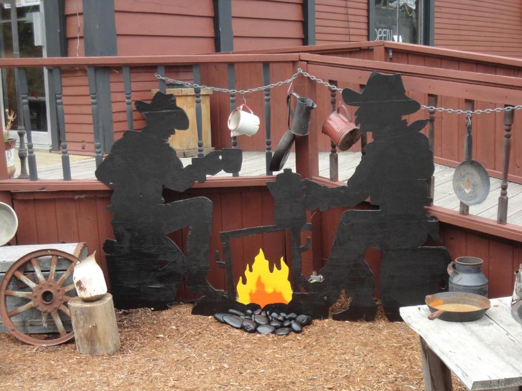 Fotografie z fotogalerie ubytování Old Towne Inne Chuckwagon Bar & Grill v destinaci Boston Bar