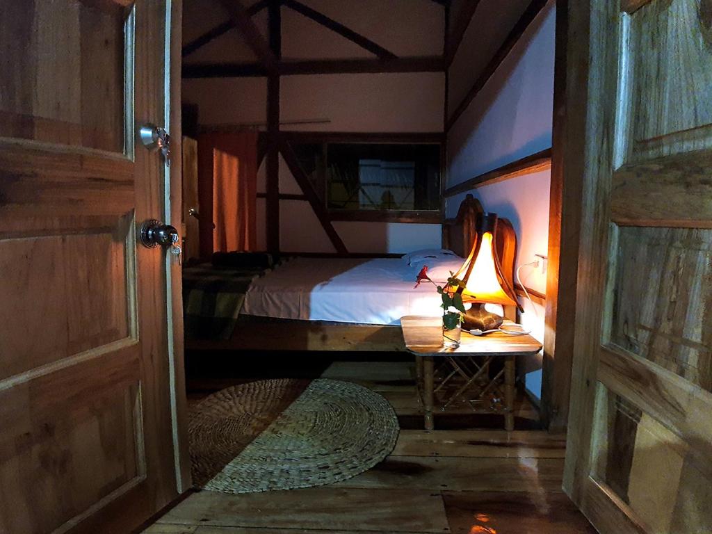 Postel nebo postele na pokoji v ubytování Hostal Olmito Canoa
