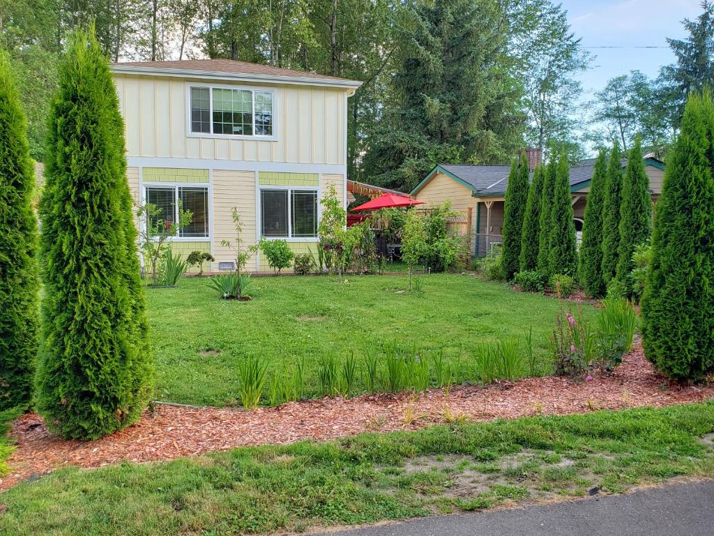 Home, with access to forest and creek - Housity
