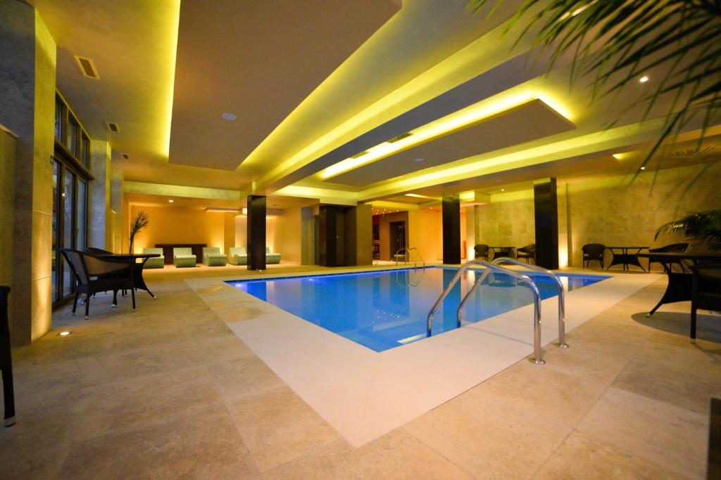 Bazén v ubytování Bucium Motel & SPA nebo v jeho okolí