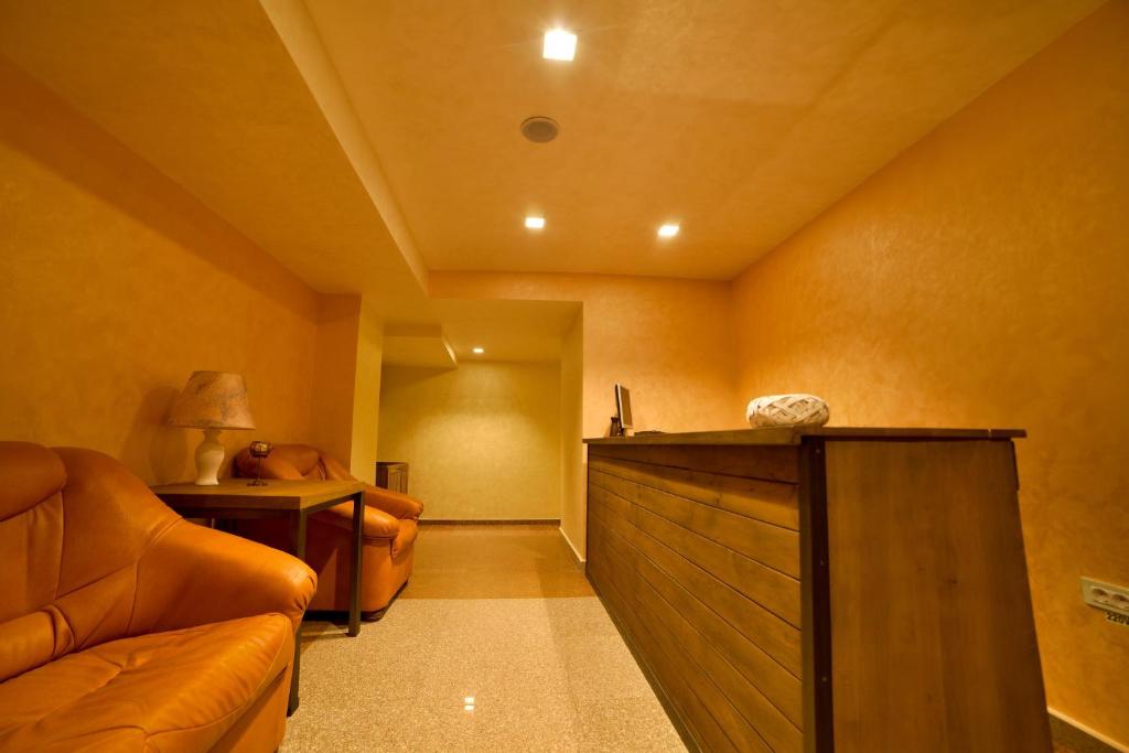 Posezení v ubytování Bucium Motel & SPA