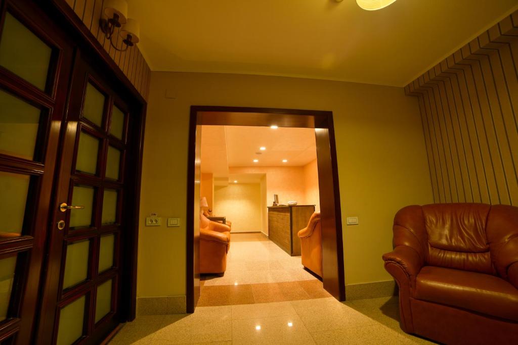 Posezení v ubytování Bucium Motel & SPA