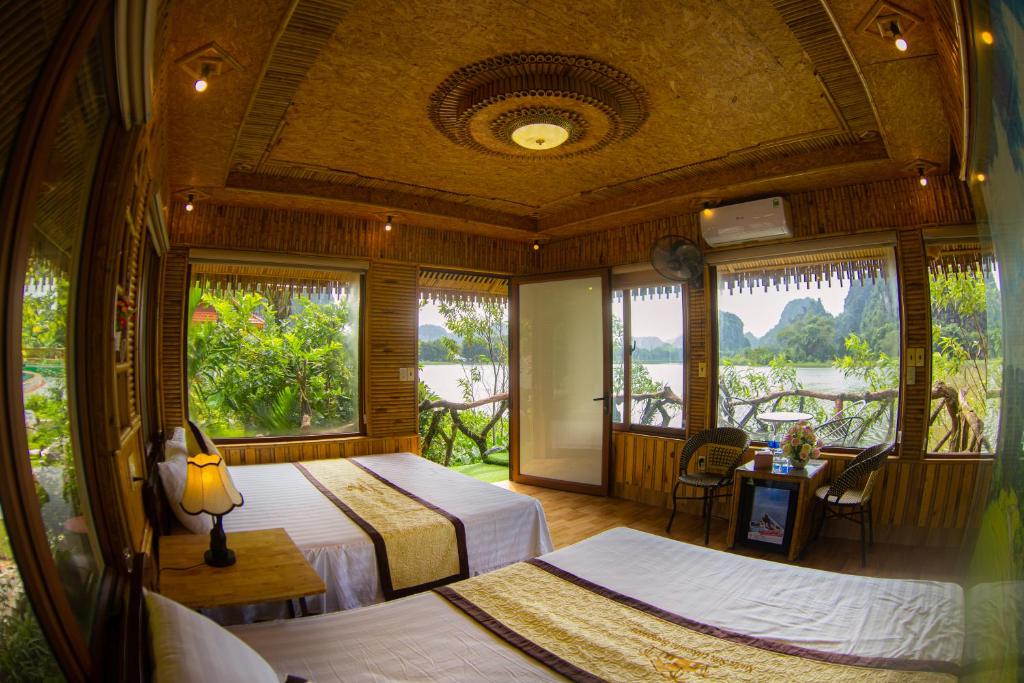 Xuan Son Lakeside Bungalow - 2