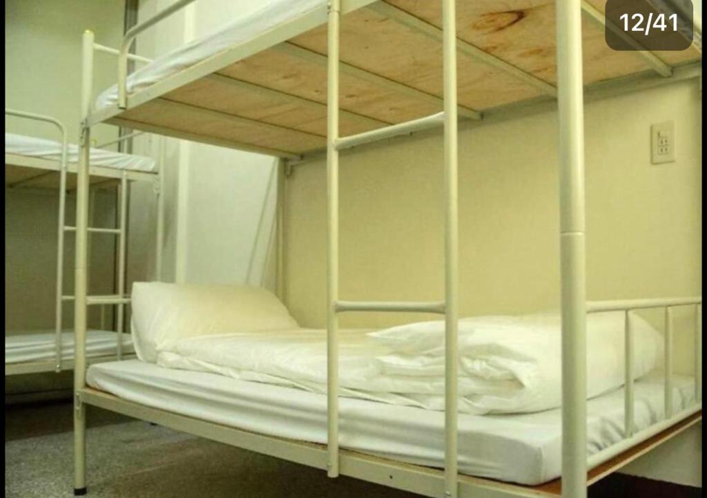 Tara 塔拉Guest House - Chambre Quadruple Avec Salle De Bain Partagée