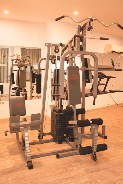 Fitness centrum a/nebo fitness zařízení v ubytování Uno Hotel