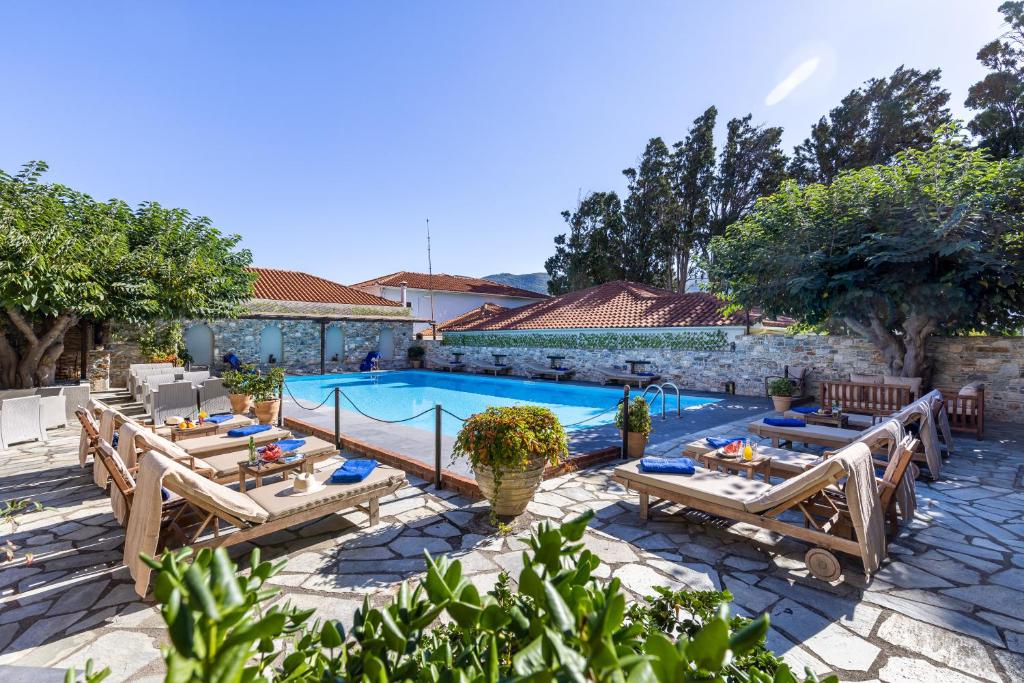 Bazén v ubytování Ionia Hotel nebo v jeho okolí