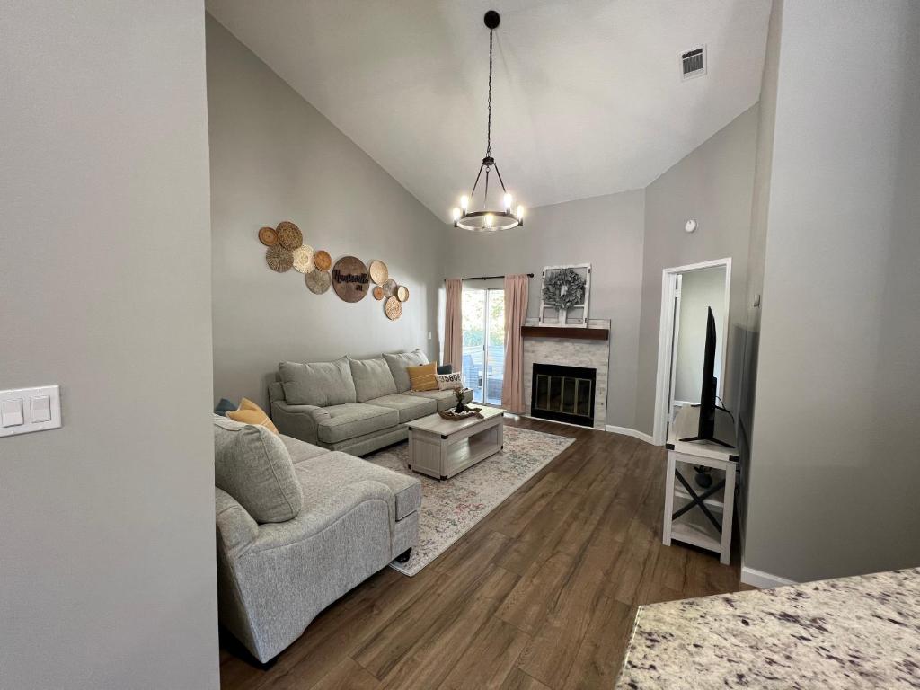 Mid City Condo, Huntsville (updated prices 2024)
