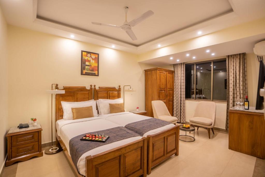 Postel nebo postele na pokoji v ubytování De Mandarin Beach Resort Suites & Villas, Candolim