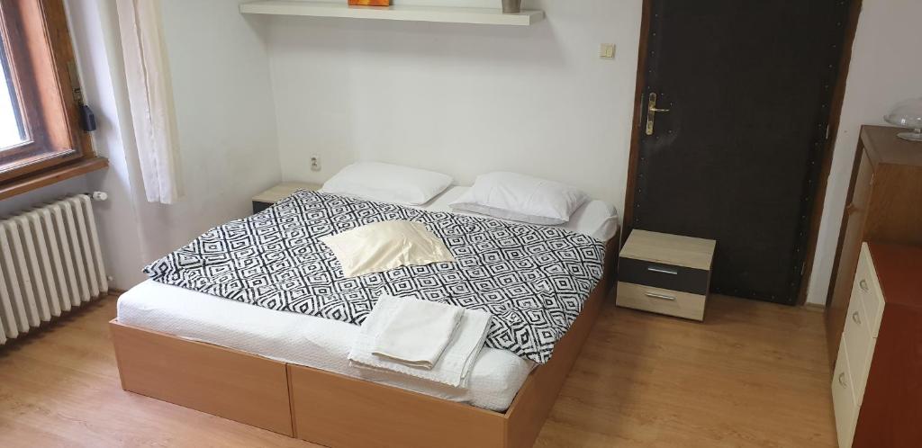 Postel nebo postele na pokoji v ubytování Stanza Privata Farska 42 Nitra Centro