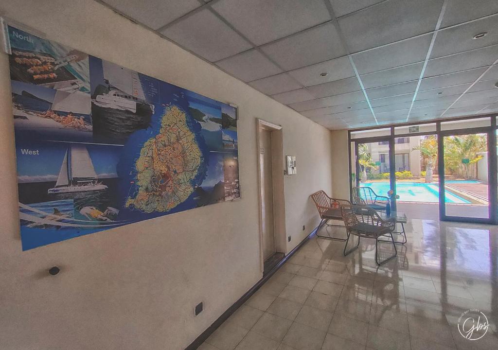 Bazén v ubytování Grand Bay Suites nebo v jeho okolí