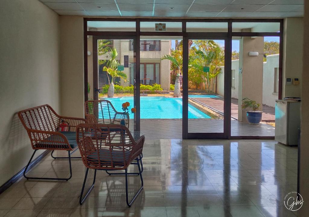 Bazén v ubytování Grand Bay Suites nebo v jeho okolí