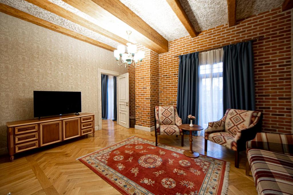 TV a/nebo společenská místnost v ubytování Sapphire Bayil Hotel