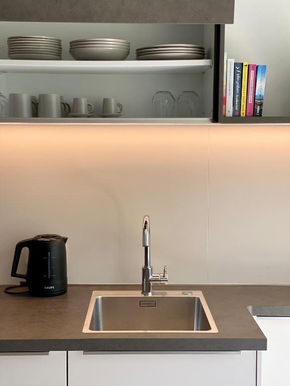 A kitchen or kitchenette at Neu, zentral, sonnig, Garage inklusive