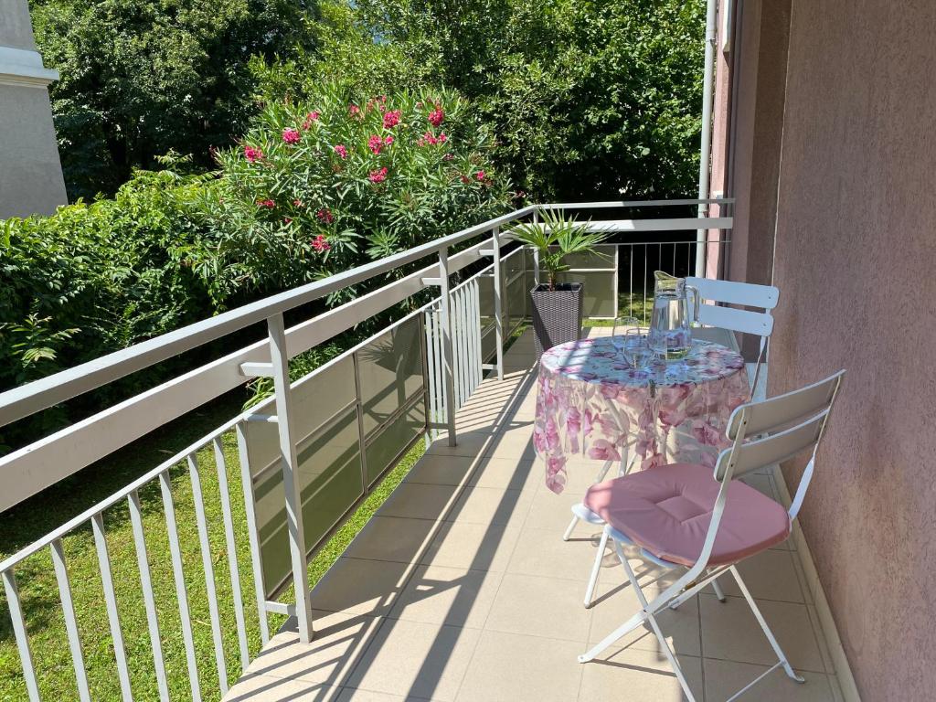 A balcony or terrace at Neu, zentral, sonnig, Garage inklusive