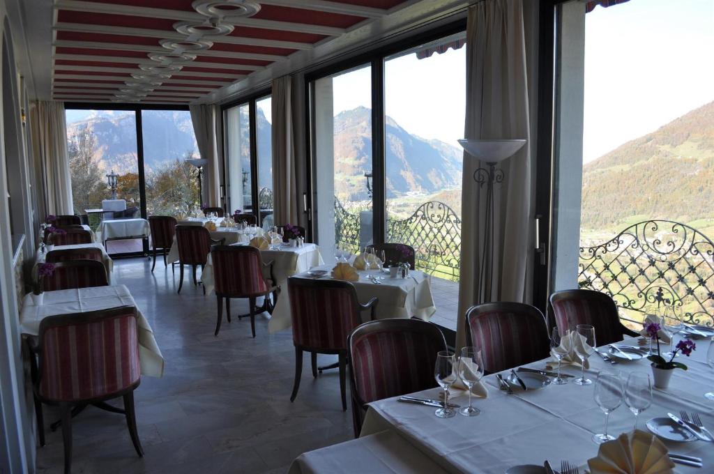 Nespecifikovaný výhled na hory nebo výhled na hory při pohledu z hotelu