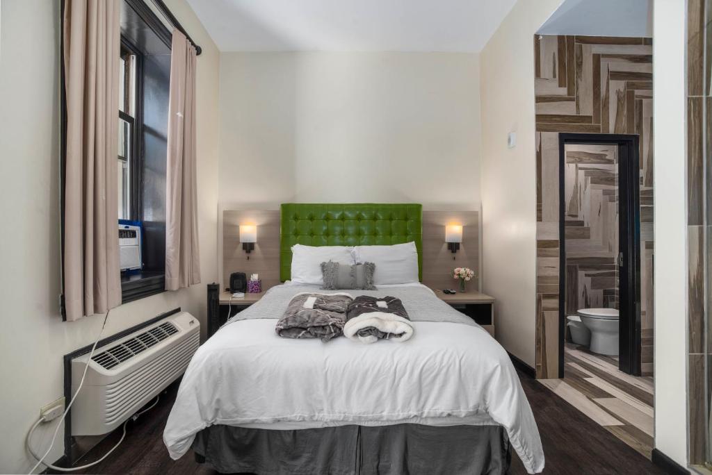 Postel nebo postele na pokoji v ubytování Good Hotels Downtown Denver