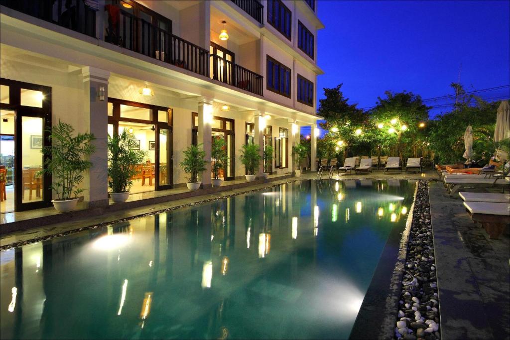 Bazén v ubytování Sunshine Hoian Hotel nebo v jeho okolí