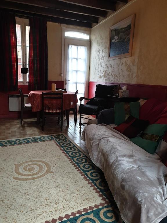 Postel nebo postele na pokoji v ubytování Saint Cyr du Bailleul - Maison