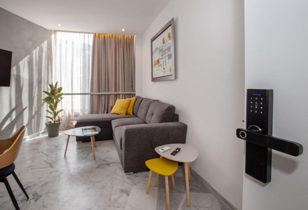 Iconic Athens Suites - Deluxe Suite