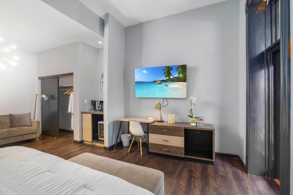 TV a/nebo společenská místnost v ubytování Good Hotels Downtown Denver