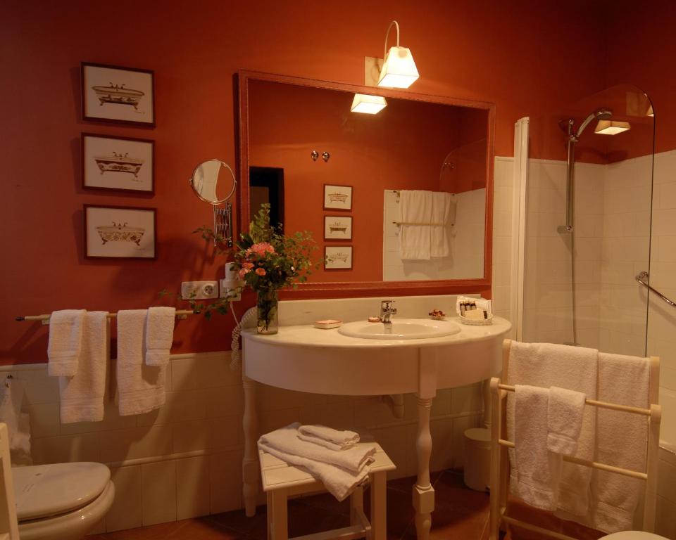 Koupelna v ubytování Hotel Caserío de Lobones