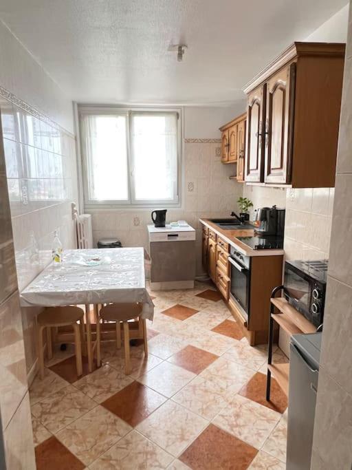 Superbe Appartement Près Du Métro 4 Proche Paris, Баньё.