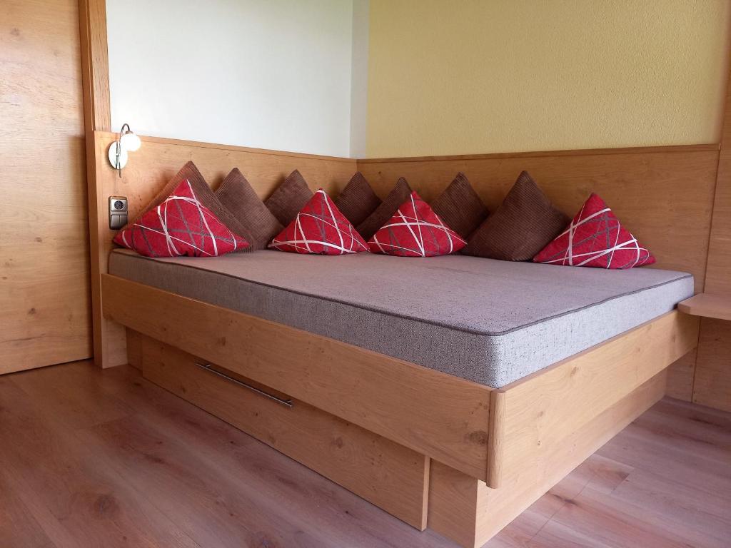 Postel nebo postele na pokoji v ubytování Lärchenhof