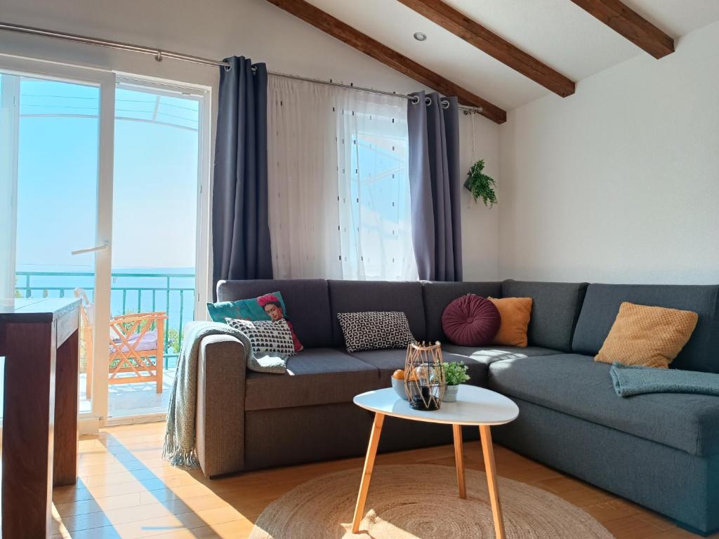 Posedenie v ubytovaní Apartmani Mira Brela