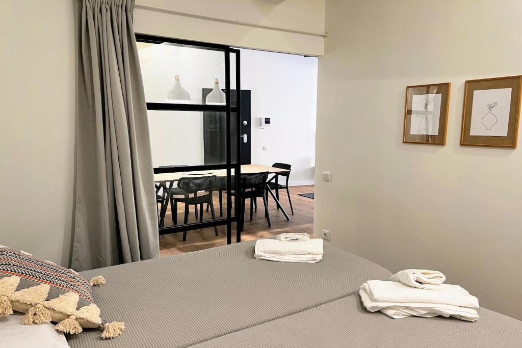 Postel nebo postele na pokoji v ubytování Hauzify I Apartaments Sant Pau
