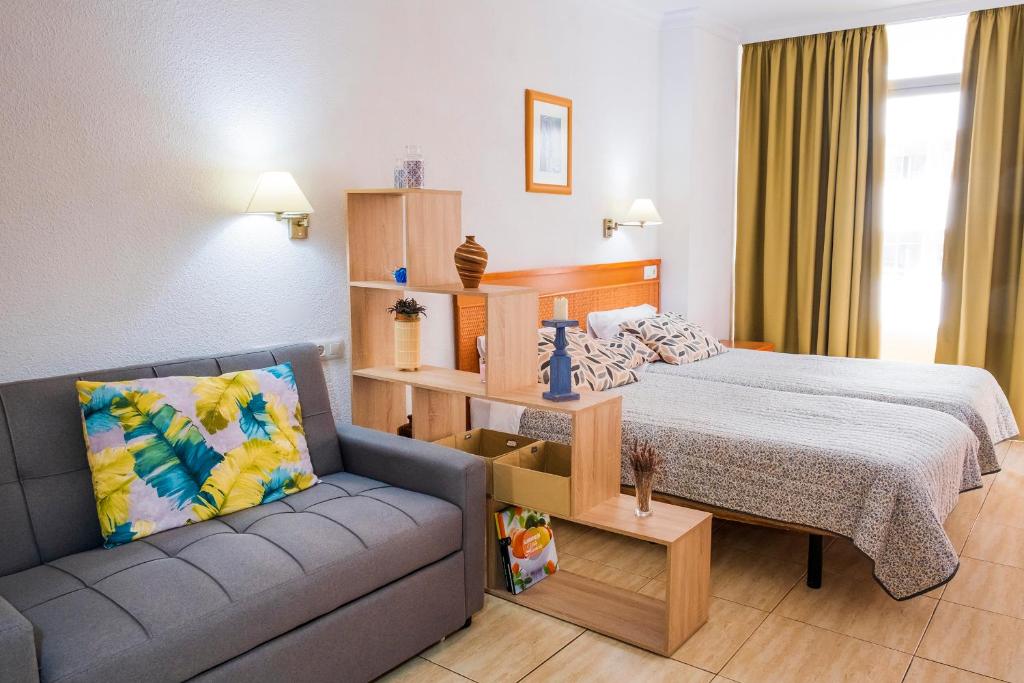 A bed or beds in a room at Live puerto de la cruz las palmeras
