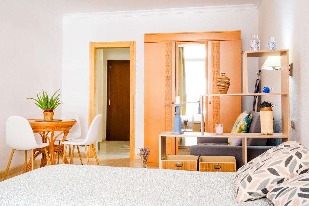 A bed or beds in a room at Live puerto de la cruz las palmeras