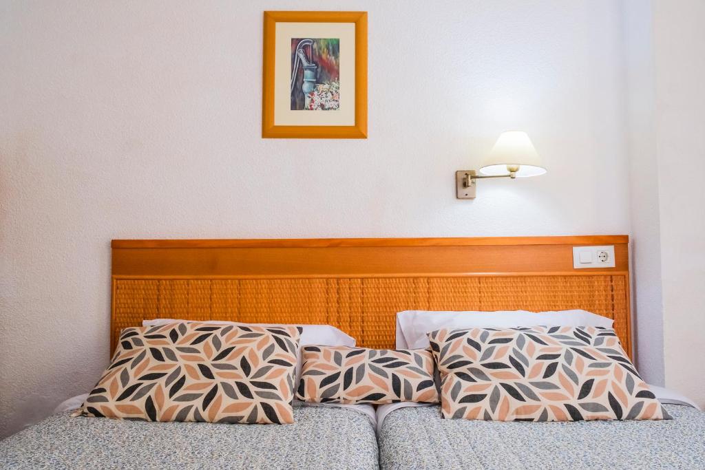 A bed or beds in a room at Live puerto de la cruz las palmeras