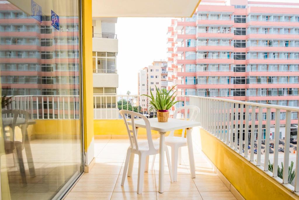 A balcony or terrace at Live puerto de la cruz las palmeras