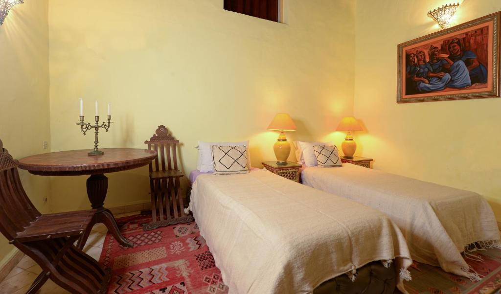 Postel nebo postele na pokoji v ubytování Riad Dar Zayna