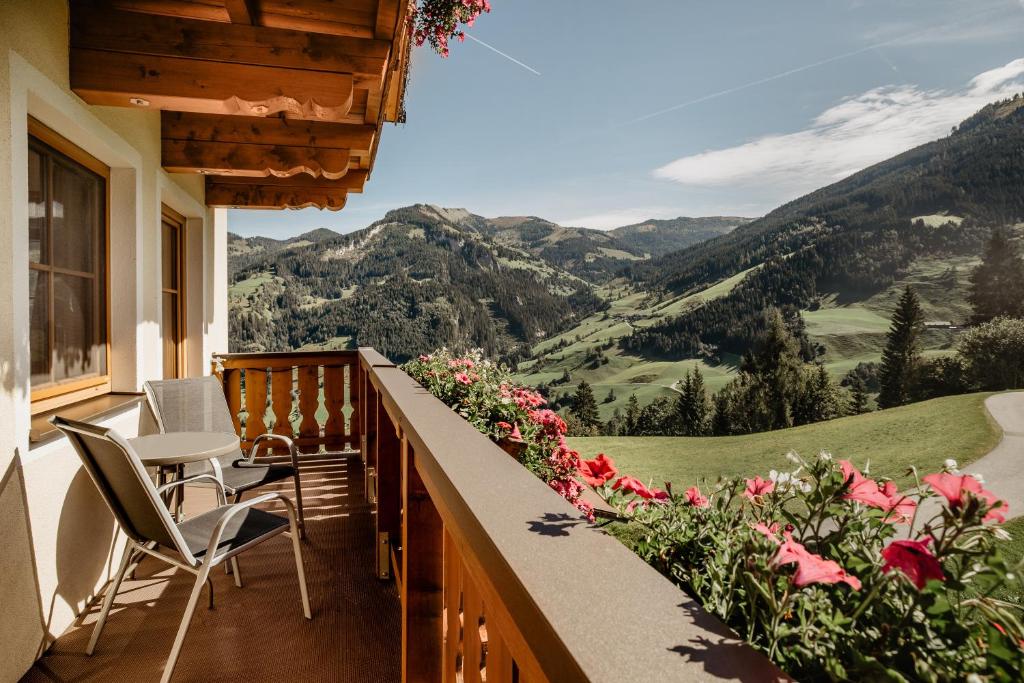 Nespecifikovaný výhled na hory nebo výhled na hory při pohledu z hotelu