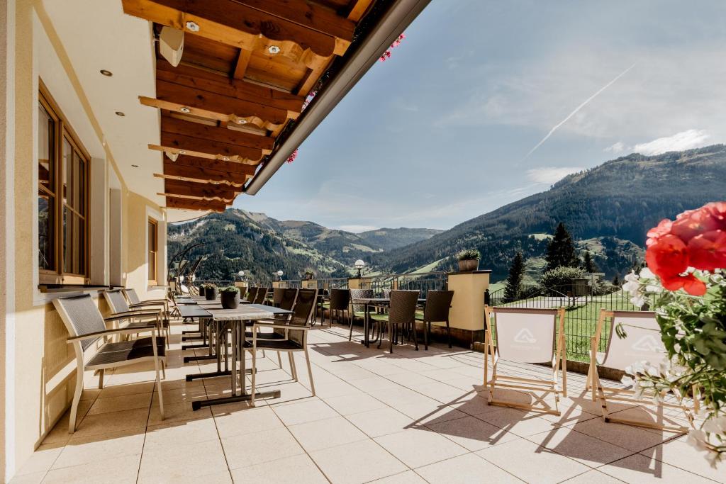 Nespecifikovaný výhled na hory nebo výhled na hory při pohledu z hotelu