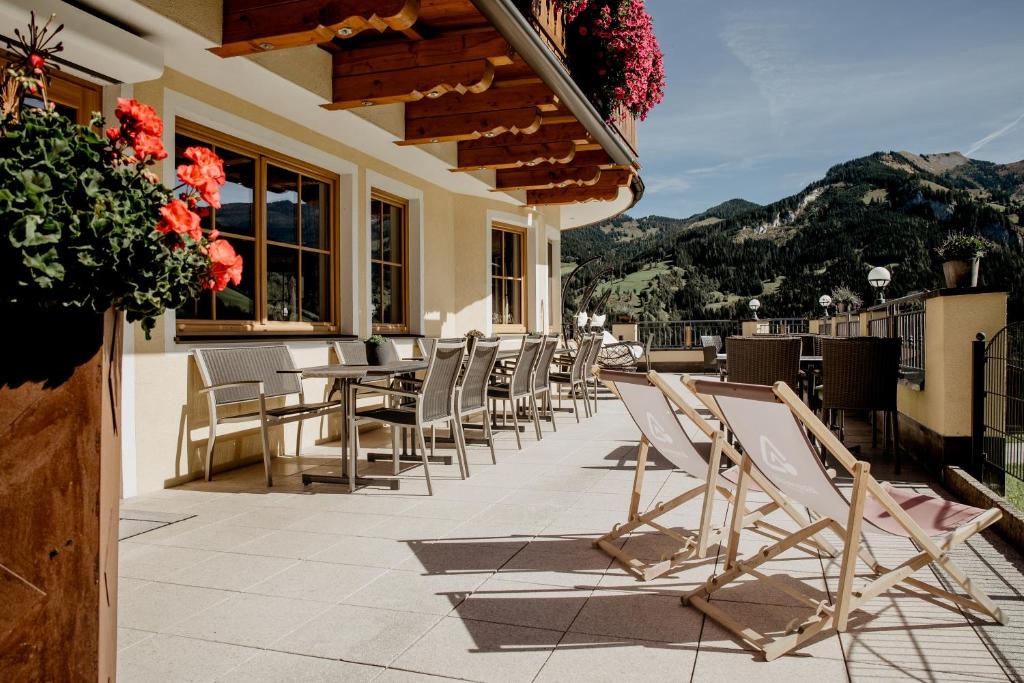 Nespecifikovaný výhled na hory nebo výhled na hory při pohledu z hotelu
